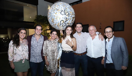  Claudia y Paco con la familia Lavín García.