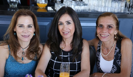  Ana González, Martha Mendoza y Silvia Gaviño.