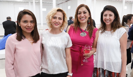 Froni Hernández, Victoria Albo, Claudia Medina y Daniela Fuentes.