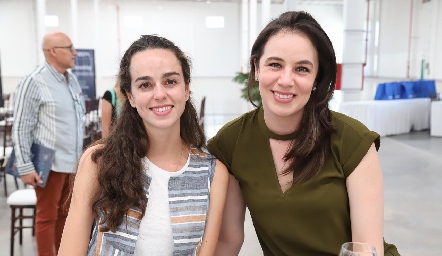  Karla Valenzuela y María Castillo.
