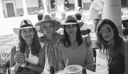 Francine Coulón, Güera Valle, Gaby Aranda y Lorena Hernández.