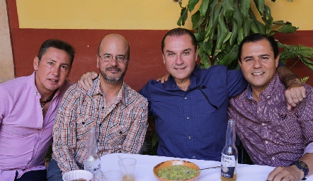  Víctor Santos, Memo Meade, Toño Nieto y Cachi González.