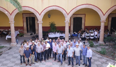  Gran fiesta.