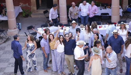  Gran tarde.