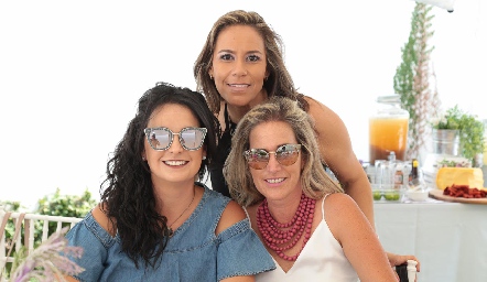  Maricel Gutiérrez, Michelle Zarur y Claudia Quiroz.