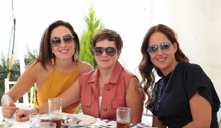  Verónica Zepeda, Claudia Hinojosa y Adriana Pedroza.