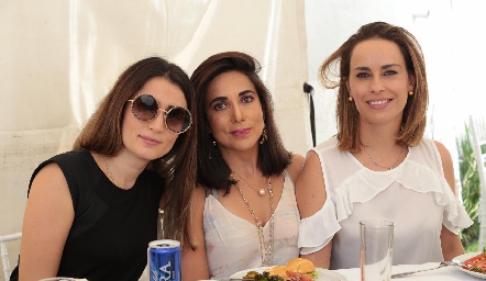  Lourdes Orozco, Gaby Martínez y Ana Hernández.