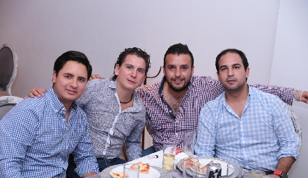 Amigos.