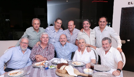  Amigos.