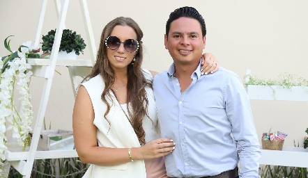  Paty Dantuñano y Esteban Meade se van a casar.