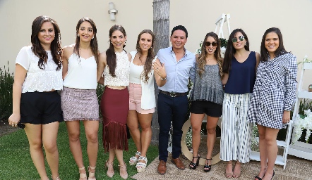  Lore Madrigal, Isa Villanueva, Paty Dantuñano, Barra Meade, Marijó Ascanio, Mariana Rodríguez y July Valle.