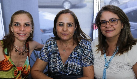  Silvia, Susana y Sulema Gaviño.