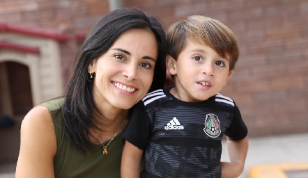 Anilú Enríquez y Mateo.