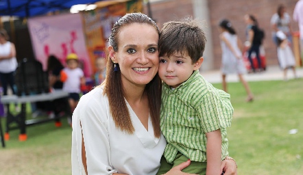  Moni González y Santino.