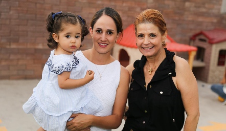  Lucía, Gaby Ponce e Isa Cabrera.