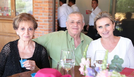  Catalina Sarquis, Manuel Abad y Blanca Martell.