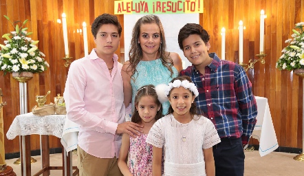 Juan Manuel González, Mónica Portillo, Sebastián y Mónica González con Nuria