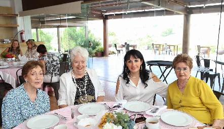  Lucia Castorena, María Victoria Alcocer, María Gil y María Gil.