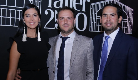  Silvia Araiza, Marco César y Rafael Araiza.