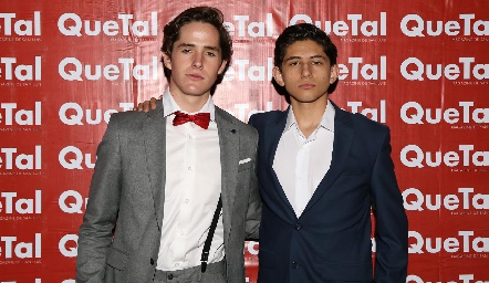  Graduados.