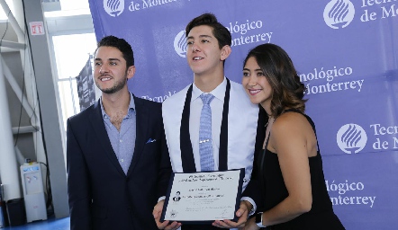  Daniel Villarreal terminó la Prepa.
