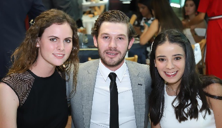  María Benavente, Óscar Mendizábal y Daniela Navarro.