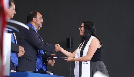  Entrega de certificados Prepa Tec.