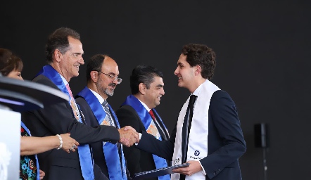  Entrega de certificados Prepa Tec.