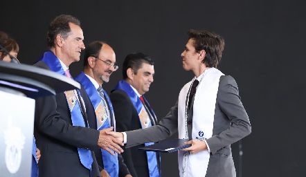  Entrega de certificados Prepa Tec.