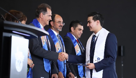  Entrega de certificados Prepa Tec.