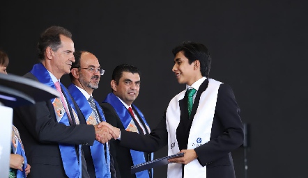  Entrega de certificados Prepa Tec.