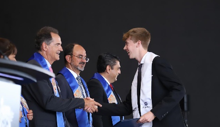  Entrega de certificados Prepa Tec.