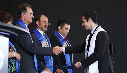  Entrega de certificados Prepa Tec.