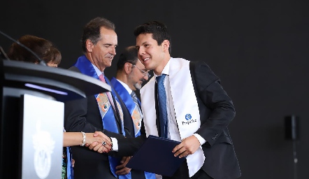  Entrega de certificados Prepa Tec.