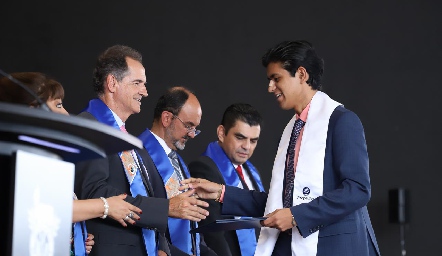  Entrega de certificados Prepa Tec.