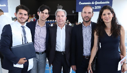  Alonso, Mauricio, Guillermo y Mauricio Reyes con Graciela Morelos Zaragoza.