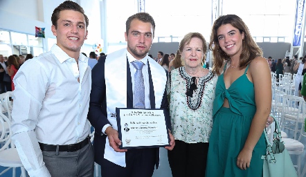  Eugenio, Guillermo, Lynette y Cristina Pizzuto.