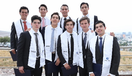  Graduados.