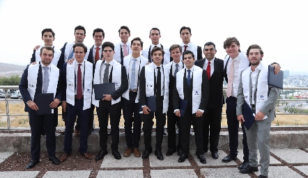  Graduados.