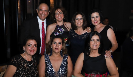 Pedro Leal, Gaby González, Sandra Galván, Carmenchu Motilla, Guadalupe González, Graciela Torres y Rocío Espinosa.