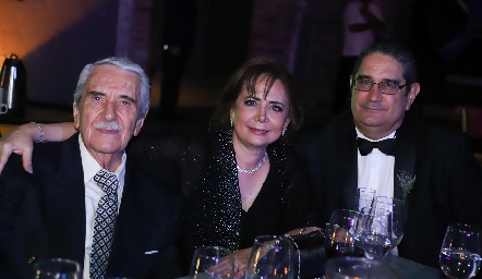  Jesús, Laura y Humberto Rodríguez.
