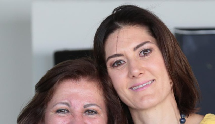  Paulina Vivanco con su mamá, Chita Gómez.