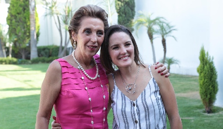 Marifer Ramírez con su mamá, Licha Abella.