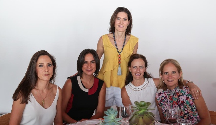  Ana Isabel Pérez, Maricarmen Galarza, Paulina Vivanco, Daniela e Ivette Coulón.