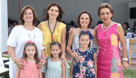  Chita Gómez, Paulina Vivanco, Marifer Ramírez, Licha Abella, Inés, Paula y Fer.