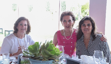  Chita Gómez, Licha Abella y Montserrat Abella.