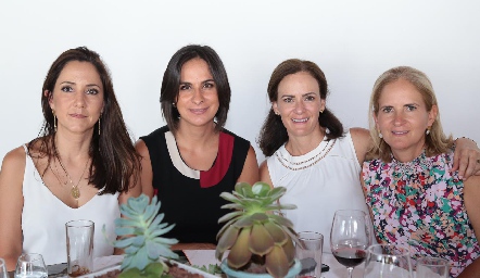  Ana Isabel Pérez, Maricarmen Galarza, Daniela e Ivette Coulón.