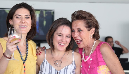  Paulina Vivanco, Marifer Ramírez y Licha Abella.