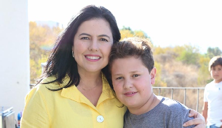 Christiane con su hijo Andrés Cambeses.