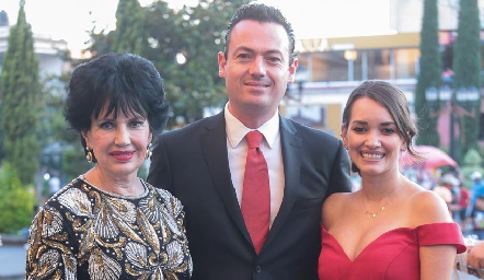  Lucy Stahl, Ulises Artolózaga y Paloma González.